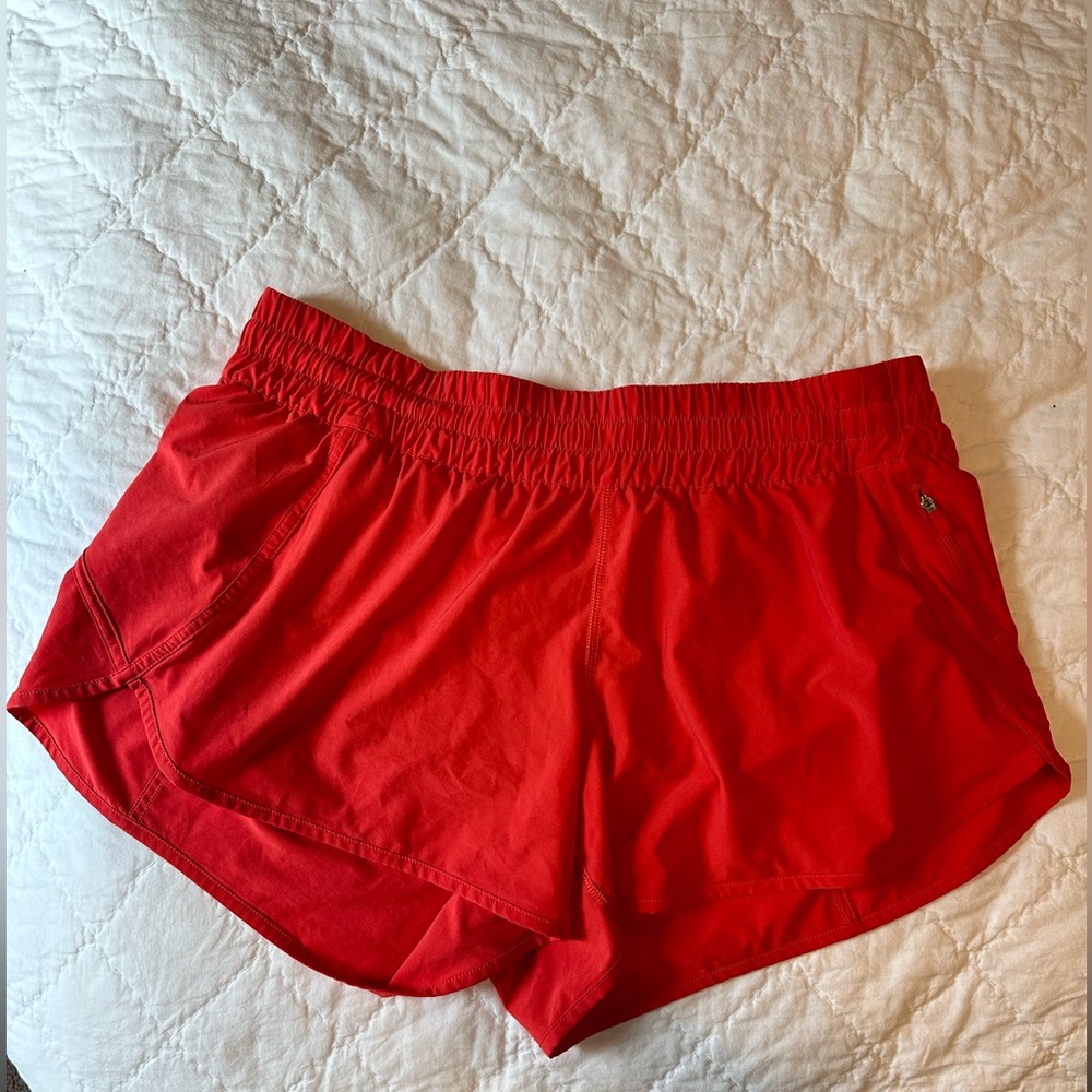 Lululemon Tracker Low-rise lined 4” short Sz 18